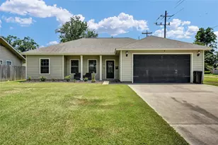 511 Sycamore St, Lake Jackson, TX 77566 - Photo 1