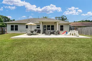 511 Sycamore St, Lake Jackson, TX 77566 - Photo 3