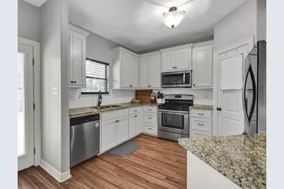 511 Sycamore Street, Lake Jackson, TX 77566 - Photo 3