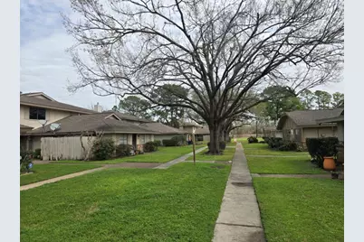 5640 Birchmont Drive #C, Houston, TX 77091 - Photo 11