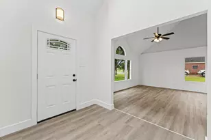 15806 Lakeview Dr, Beach City, TX 77523 - Photo 9