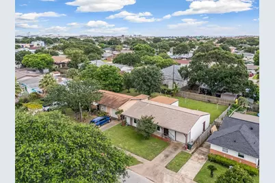 7113 Sycamore Drive, Galveston, TX 77551 - Photo 9