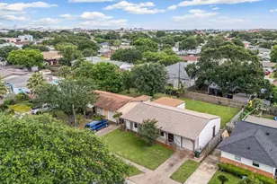 7113 Sycamore Dr, Galveston, TX 77551 - Photo 9