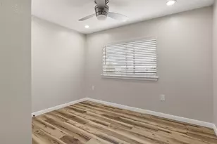 2222 N Austin Ave, Pearland, TX 77581 - Photo 13