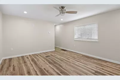 2222 N Austin Avenue #11, Pearland, TX 77581 - Photo 7