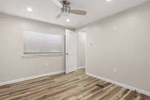 2222 N Austin Ave, Pearland, TX 77581 - Photo 17