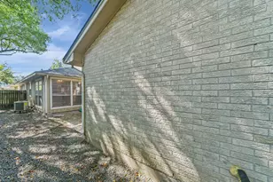 10827 Sugar Hill Dr, Houston, TX 77042 - Photo 29