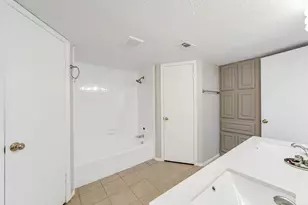 10827 Sugar Hill Dr, Houston, TX 77042 - Photo 17