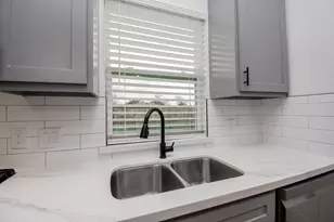 2139 Counter Point Dr, Houston, TX 77055 - Photo 23