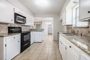 1920 Crooked Creek, Pearland, TX 77581 - Photo 15