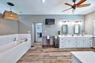 11 W Lake Forest Ct, Conroe, TX 77384 - Photo 31