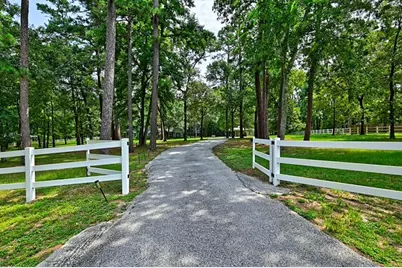 11 W Lake Forest Court, Conroe, TX 77384 - Photo 1