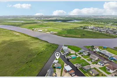 130 Admiral Lane, Freeport, TX 77541 - Photo 3
