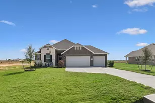 318 Cobb Ct, Sealy, TX 77474 - Photo 1