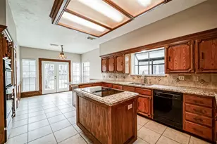 67 N Skyflower Ct, The Woodlands, TX 77381 - Photo 11