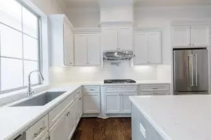 247 Green Blvd, Shenandoah, TX 77384 - Photo 13