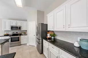 3806 Vinecrest Dr, Pearland, TX 77584 - Photo 9