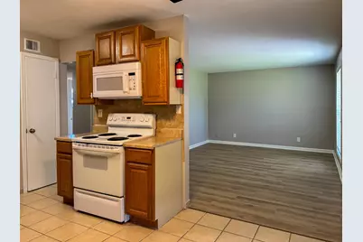 2102 5th Avenue N #5, Texas City, TX 77590 - Photo 3