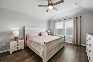 7614 Water Glen Ln, Manvel, TX 77578 - Photo 9