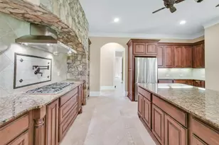 9120 Kenilworth St, Houston, TX 77024 - Photo 11