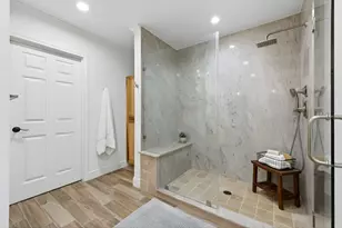 1320 Woodvine Dr, Houston, TX 77055 - Photo 11