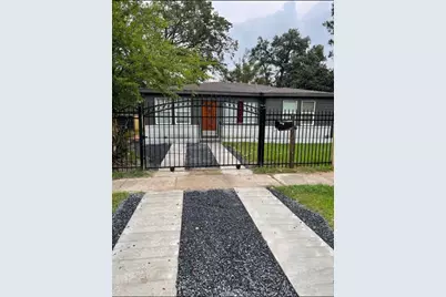 425 Plymouth Street, Houston, TX 77022 - Photo 1