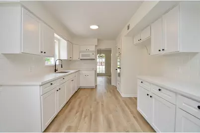 10623 Longmont Drive, Houston, TX 77042 - Photo 15