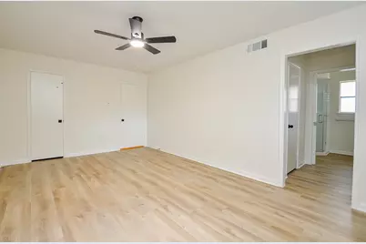 10623 Longmont Drive, Houston, TX 77042 - Photo 27