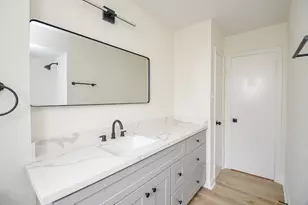 10623 Longmont Dr, Houston, TX 77042 - Photo 25