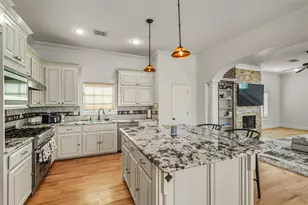 1302 Antoine Dr, Houston, TX 77055 - Photo 3