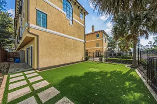 1302 Antoine Dr, Houston, TX 77055 - Photo 9