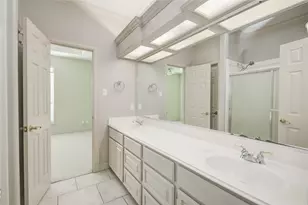 102 River Oaks Dr, Lake Jackson, TX 77566 - Photo 9