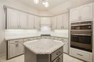 102 River Oaks Dr, Lake Jackson, TX 77566 - Photo 23