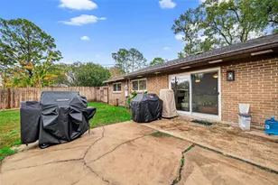 8106 Twin Hills Dr, Houston, TX 77071 - Photo 41