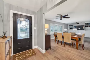 8106 Twin Hills Dr, Houston, TX 77071 - Photo 7