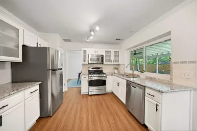 3 E Stony Bridge Circle, The Woodlands, TX 77381 - Photo 13