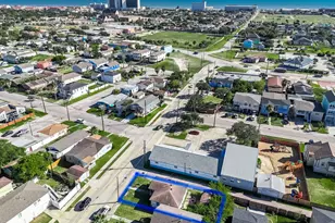 2209 Saladia St, Galveston, TX 77551 - Photo 25