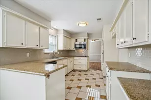 13603 Woodchester Dr, Sugar Land, TX 77498 - Photo 7