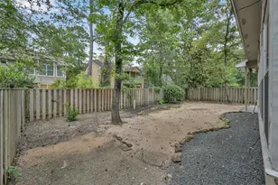 24 E New Avery Pl, The Woodlands, TX 77382 - Photo 19
