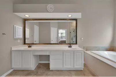 24 E New Avery Place, The Woodlands, TX 77382 - Photo 11