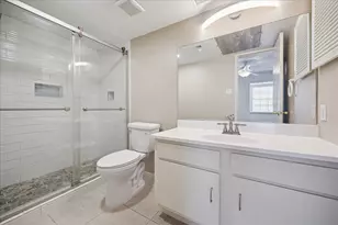 5807 Beverlyhill St, Houston, TX 77057 - Photo 13