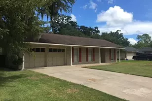 117 Chestnut St, Lake Jackson, TX 77566 - Photo 1