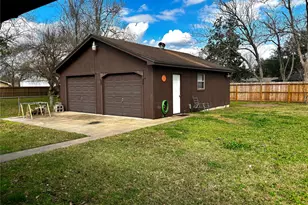 615 Roene Ln, West Columbia, TX 77486 - Photo 9