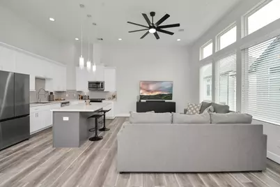 2504 W Tidwell Road #E, Houston, TX 77091 - Photo 5