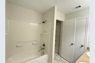 7906 Emerald Oak Drive, Texas City, TX 77591 - Photo 15