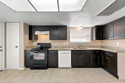 7726 Chaseview Drive, Houston, TX 77489 - Photo 11