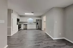 505 S Rivershire Dr, Conroe, TX 77304 - Photo 5