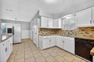 9602 S Petersham Dr, Houston, TX 77031 - Photo 11