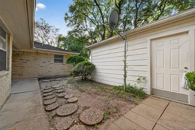 9602 S Petersham Drive, Houston, TX 77031 - Photo 33