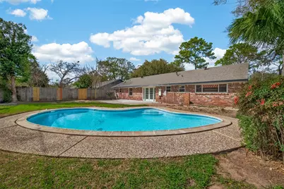 9623 Meadowglen Lane, Houston, TX 77063 - Photo 29